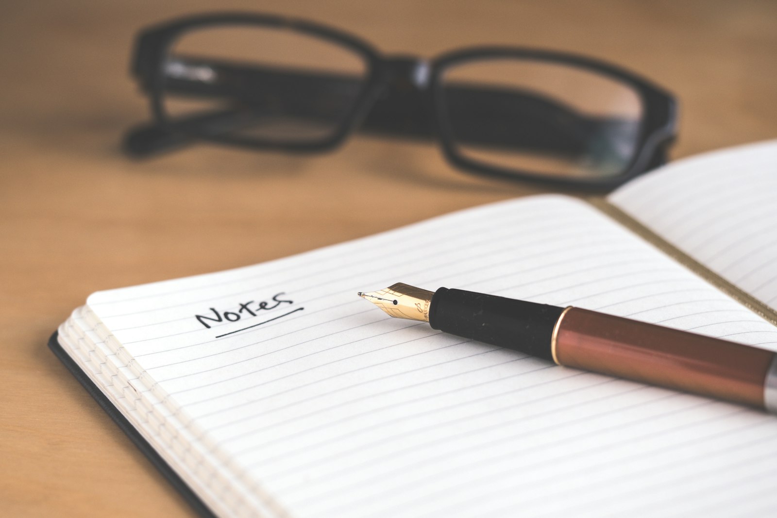 Notizbuch mit Stift — Foto: Unsplash